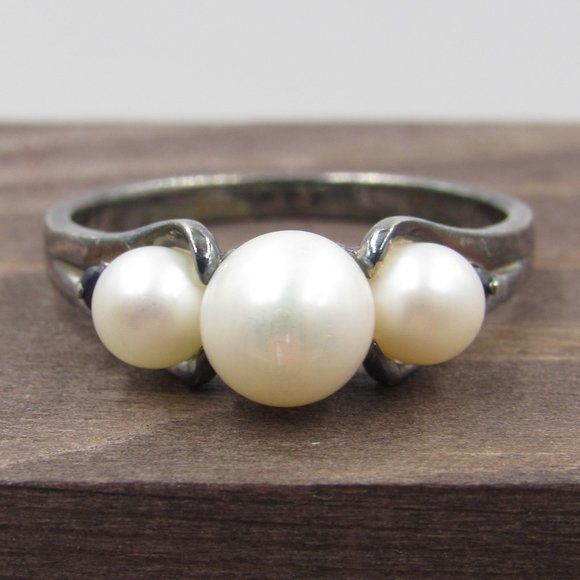 Jewelry - Size 9.75 Sterling Silver Pearl & Sapphire Ring